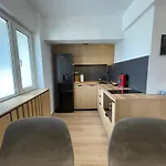 Studio Top *