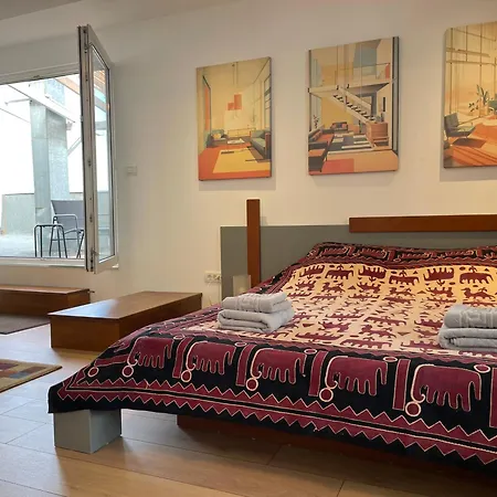 Let's Get On Boekarest